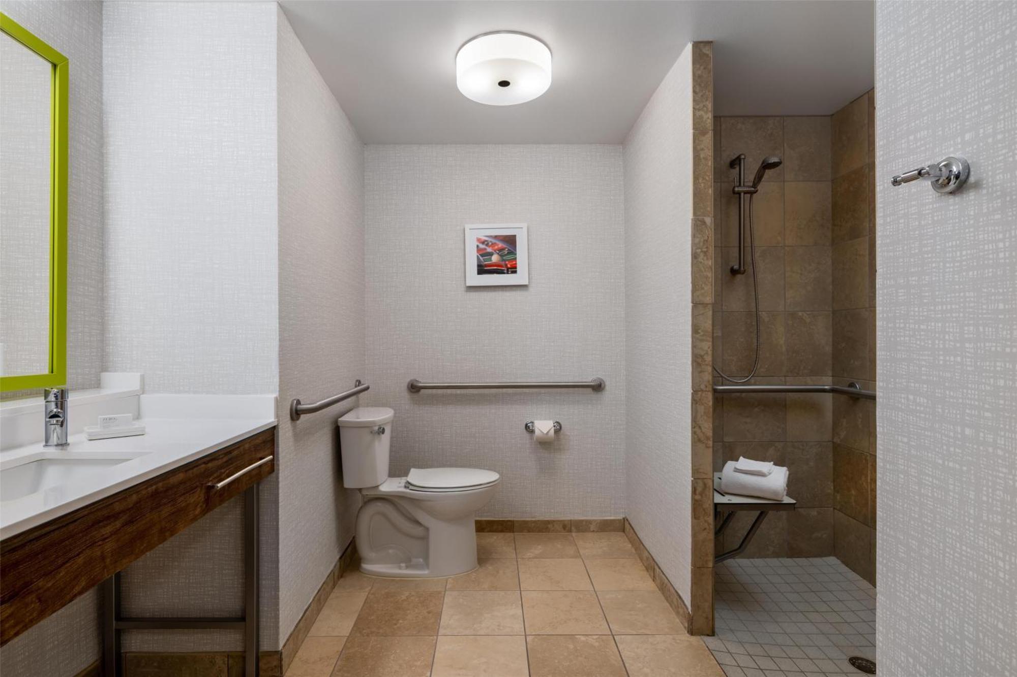 Hampton Vegas/north Speedway 3* Las Vegas